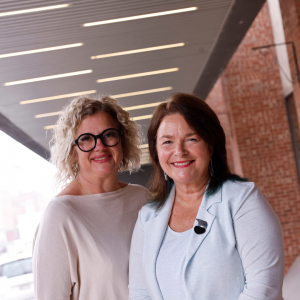 ONA First Vice-President Angela Preocanin and CFNU President Linda Silas stand together smiling.